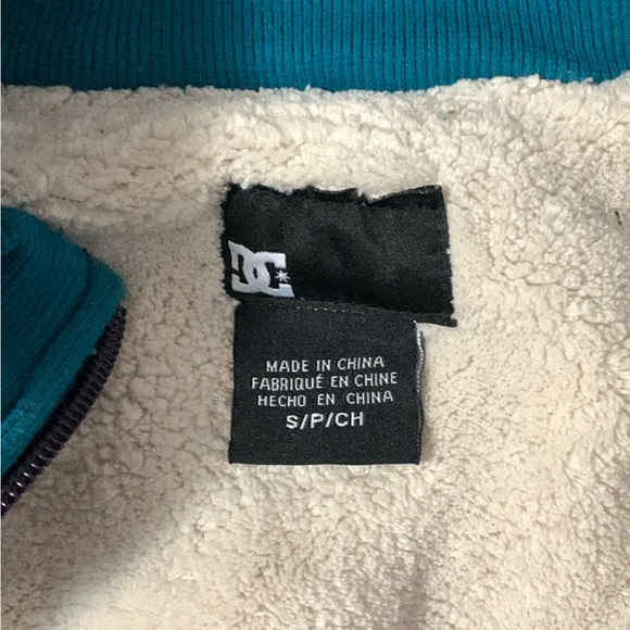 DC fluffy sweater - Picture 2 of 4